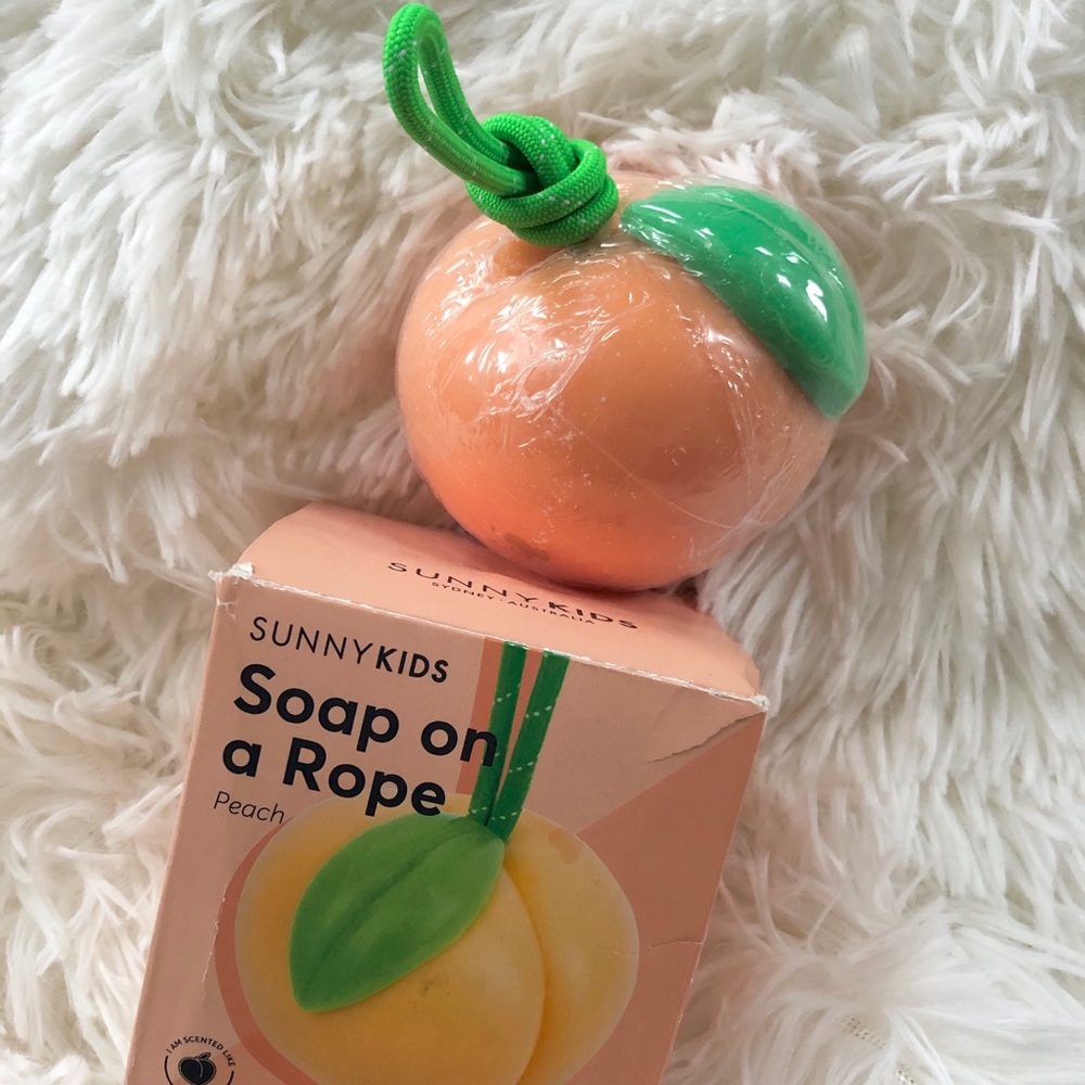 🆕New with tags SUNNY KIDS PEACH SOAP ON A ROPE.